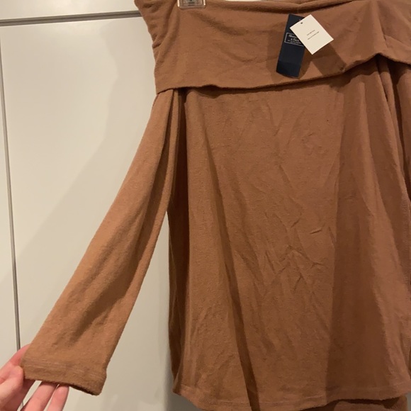 Abercrombie Cozy Off-The-Shoulder Top light brown - Picture 6 of 6